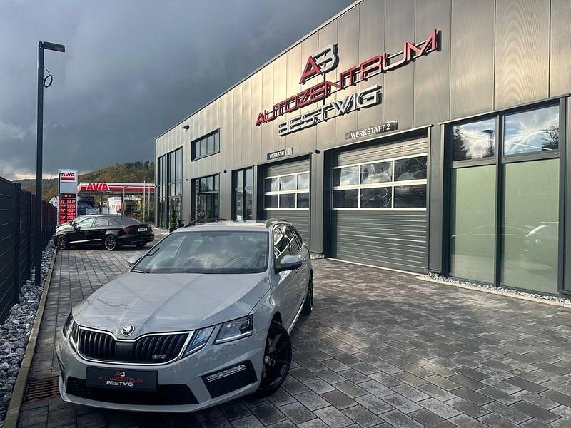 Grau Gebraucht 2017 Skoda Octavia RS Kombi | 17.995 € (Fairer Preis) - Bild 1/3