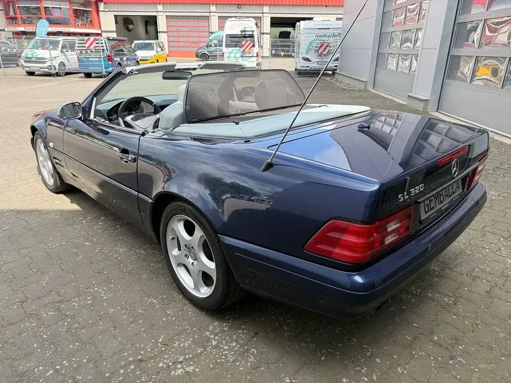 Second-hand Mercedes SL320 224 CP (164 kW) 1999 Albastru Cabrio