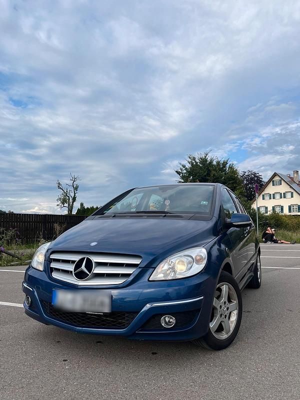 Blau Gebraucht 2009 Mercedes B200 Van / Kleinbus | 2.900 € (Guter Preis) - Bild 1/4