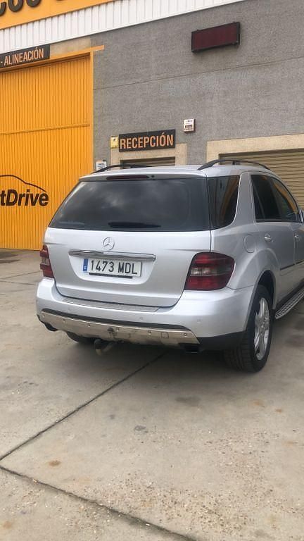 Grau Gebraucht 2006 Mercedes ML320 SUV | 12.500 € - Bild 1/2