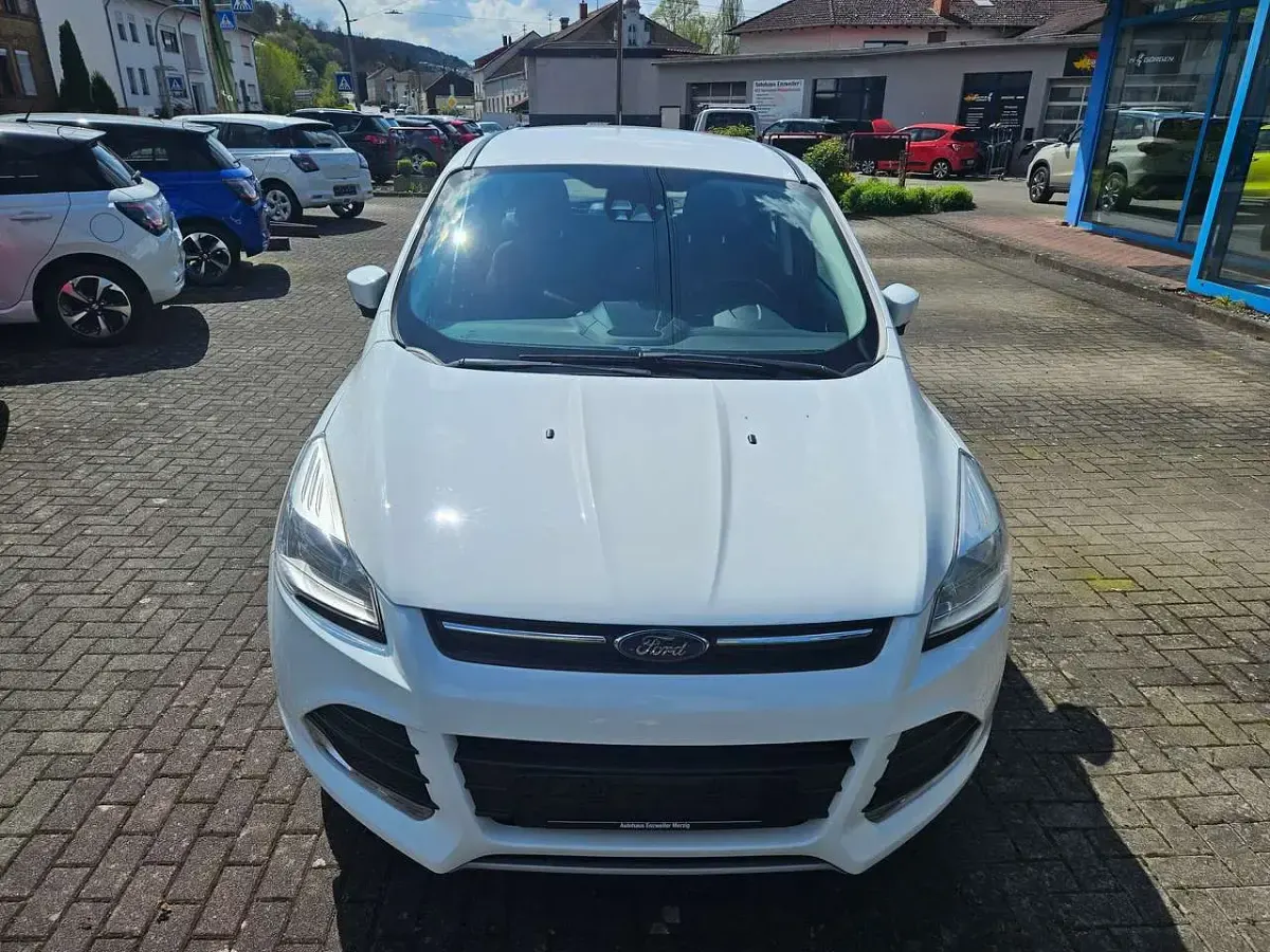 Gebraucht Ford Kuga SYNC Edition 120 PS (88 kW) 2016 Frostweiß SUV