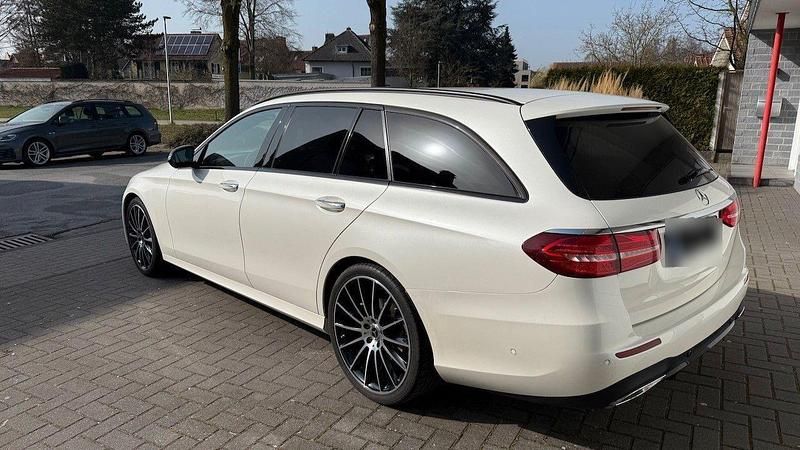 Gebraucht Mercedes E220 AMG 194 PS (142 kW) 2017 Weiß Kombi