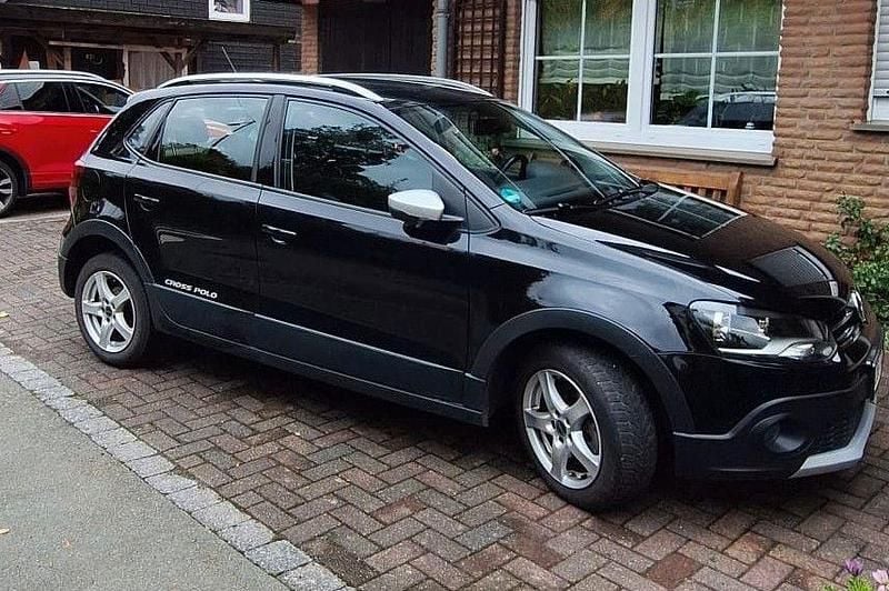 Schwarz Gebraucht 2017 VW Polo Cross Kleinwagen | 10.600 € (Etwas zu teuer) - Bild 1/4