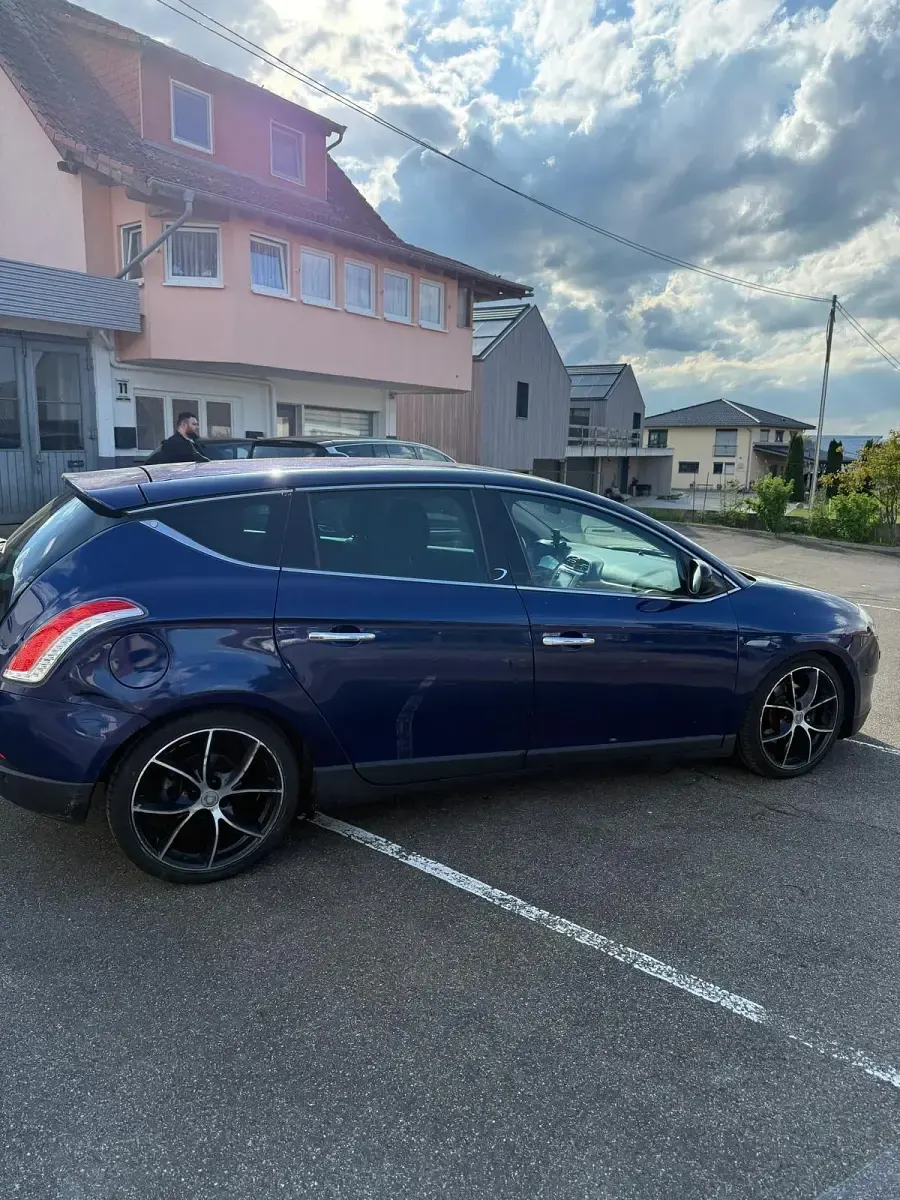 Gebraucht Lancia Delta 190 PS (139 kW) 2011 Blau Kleinwagen