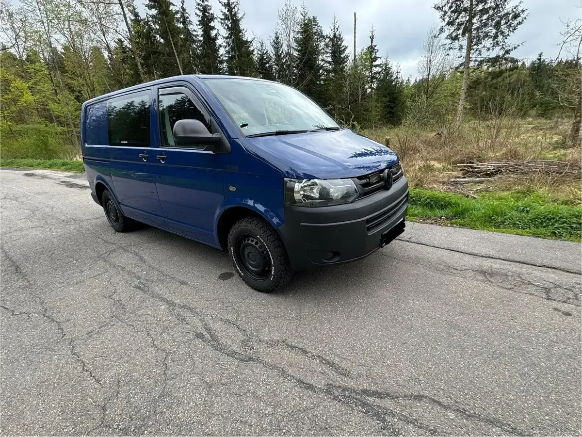 Second-hand VW T5 140 CP (102 kW) 2013 Albastru Van
