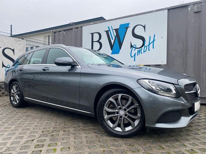 Grau Gebraucht 2017 Mercedes C220 Limousine | 17.790 € (Guter Preis) - Bild 1/4