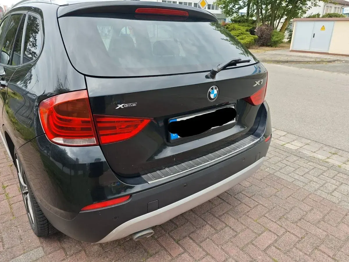 Gebraucht BMW X1 163 PS (119 kW) 2011 Schwarz SUV