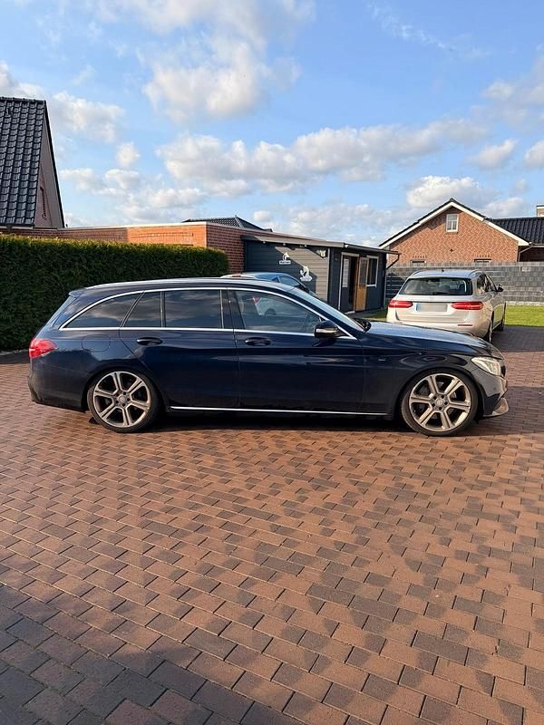 Gebraucht Mercedes C400 333 PS (244 kW) 2015 Blau Kombi