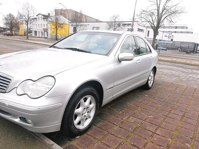 Gebraucht Mercedes C180 140 PS (102 kW) 2003 Silber Limousine