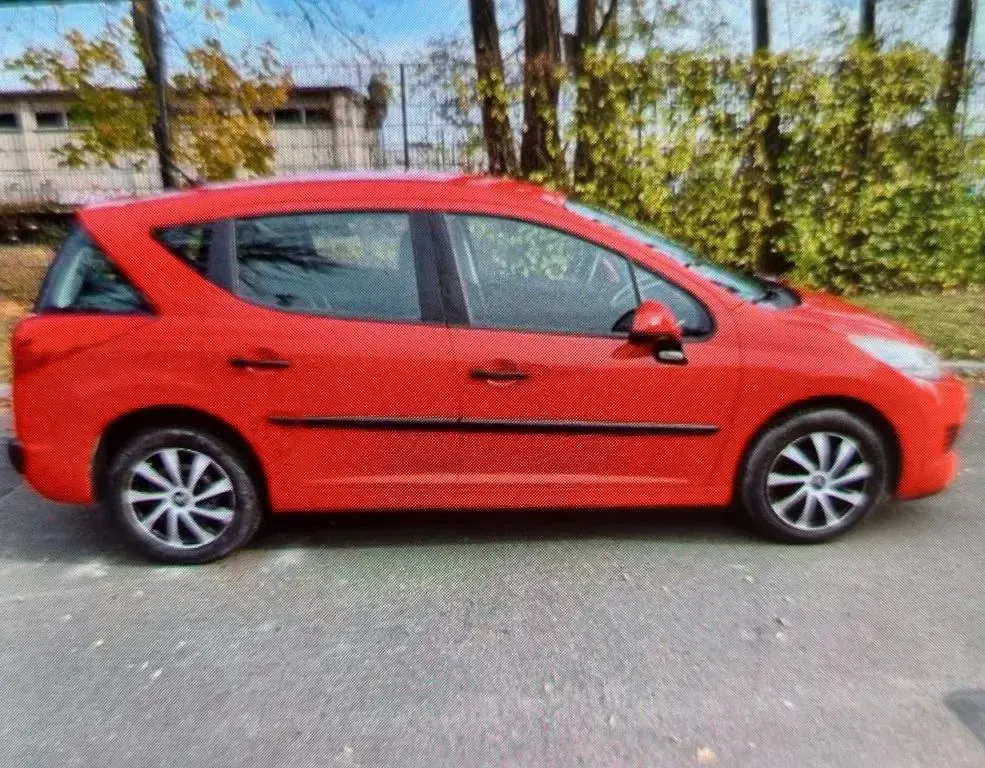 Gebraucht Peugeot 207 Premium 95 PS (69 kW) 2010 Rot Kombi