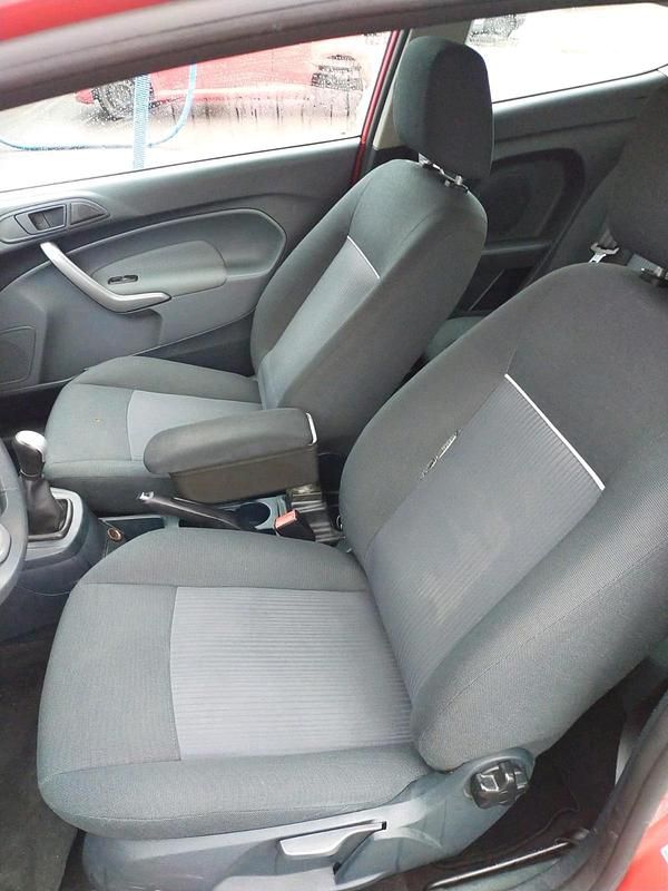 Gebraucht Ford Fiesta 60 PS (44 kW) 2014 Rot Kleinwagen