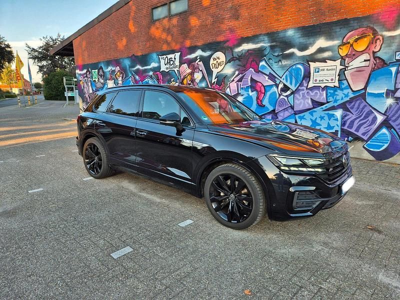 Schwarz Gebraucht 2021 VW Touareg R-line SUV | 50.999 € (Fairer Preis) - Bild 1/4