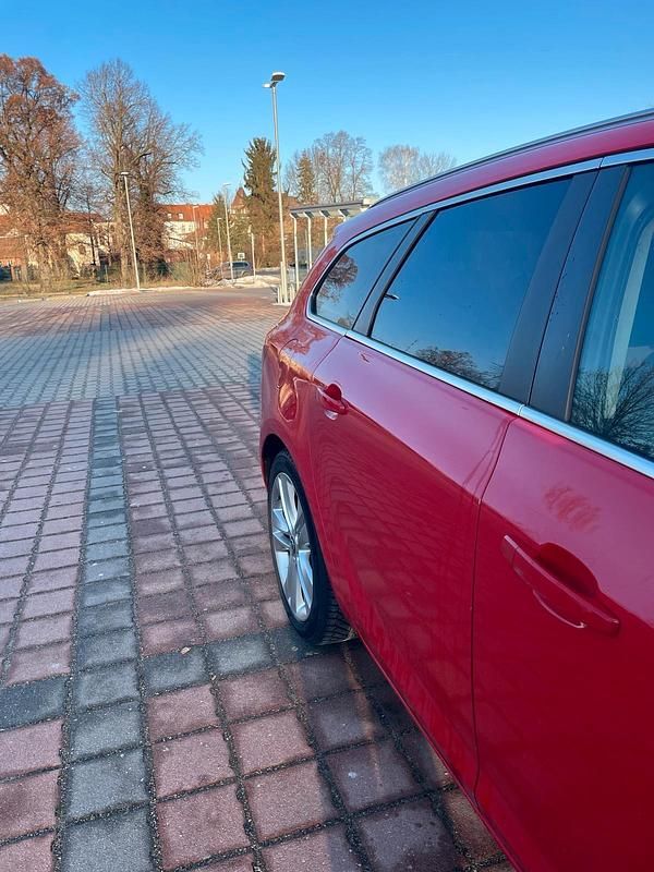 Gebraucht Opel Astra Sport 165 PS (121 kW) 2011 Rot Kombi
