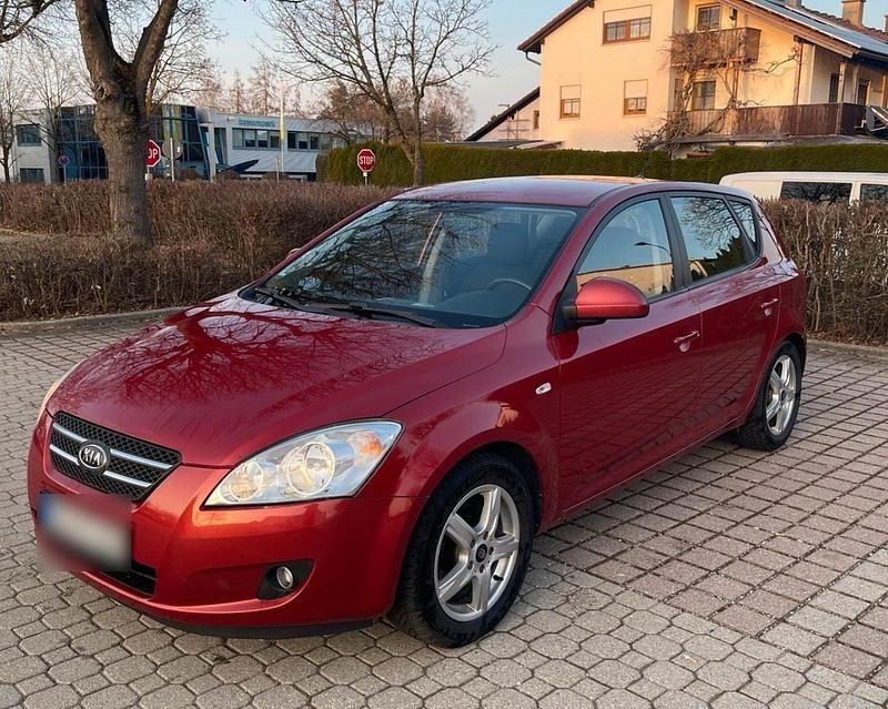 Second-hand Kia Ceed 90 CP (66 kW) 2007 Roșu Hatchback