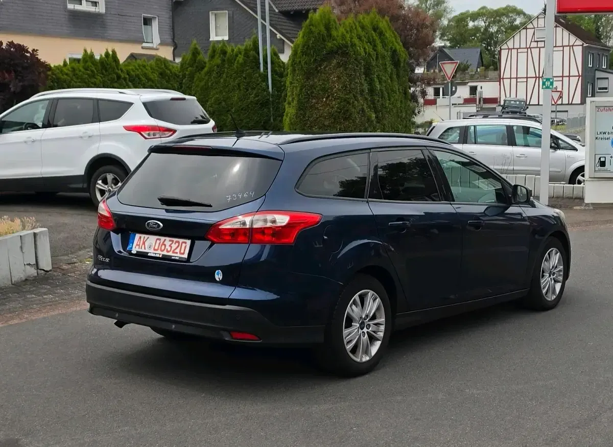 Gebraucht Ford Focus 115 PS (84 kW) 2011 Blau Kombi