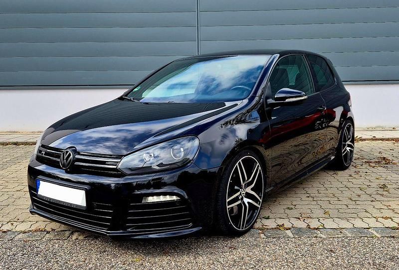 Schwarz Gebraucht 2010 VW Golf VI R Limousine | 14.900 € (Teuer) - Bild 1/4