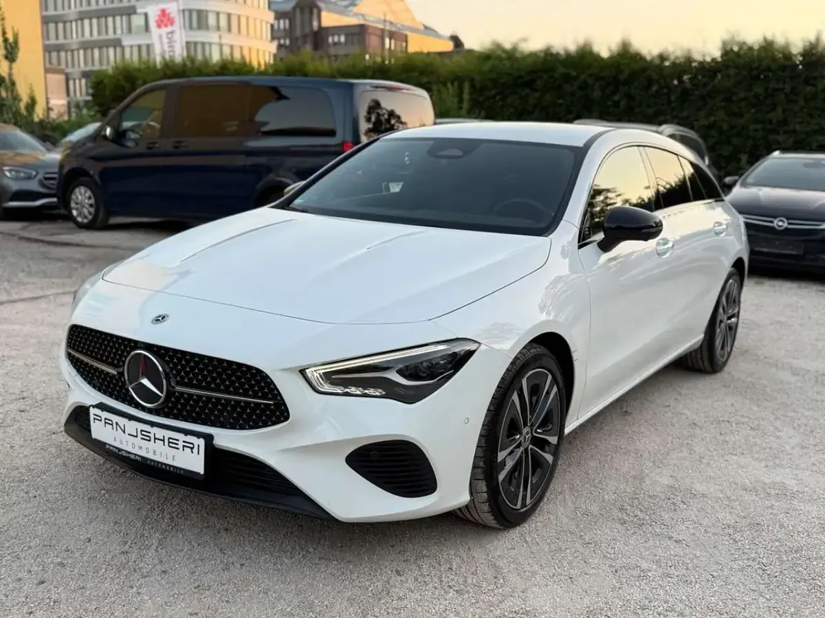 Gebraucht Mercedes CLA200 Progressive 150 PS (110 kW) 2024 Weiß Coupé