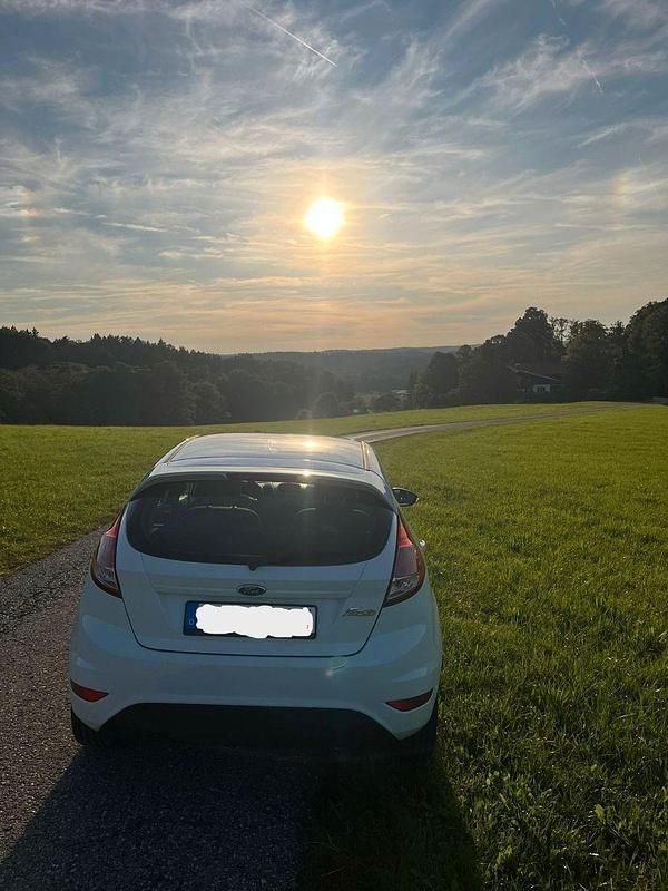 Gebraucht Ford Fiesta SYNC Edition 82 PS (60 kW) 2015 Weiß Kleinwagen