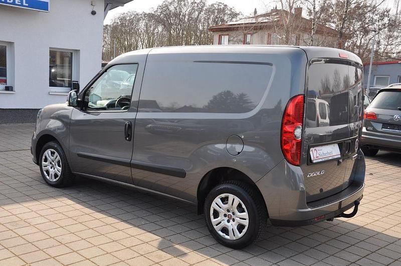 Gebraucht Fiat Doblò 105 PS (77 kW) 2021 Colore esterno (grau (met)) Van / Kleinbus