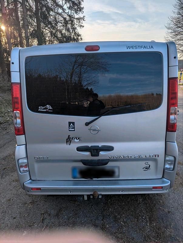 Gebraucht Opel Vivaro 145 PS (106 kW) 2007 Silber Van / Kleinbus