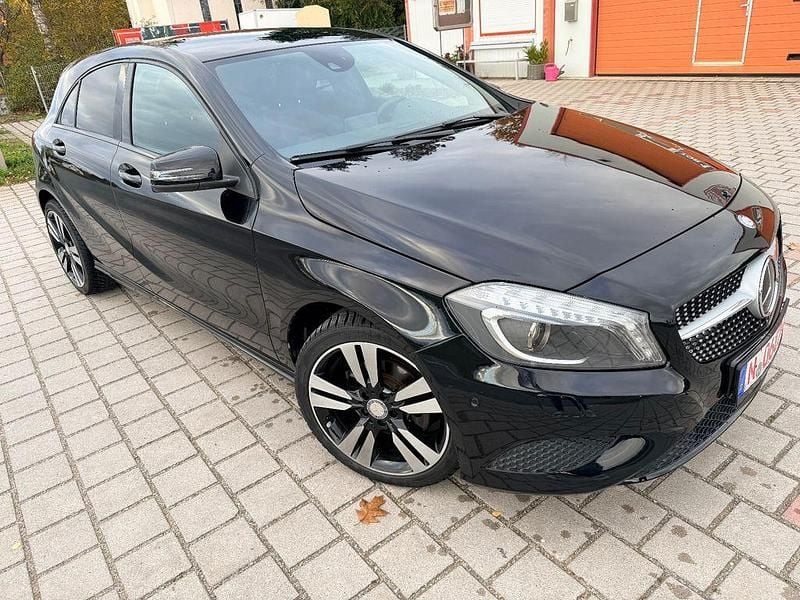 Gebraucht Mercedes A180 122 PS (89 kW) 2014 Schwarz Limousine