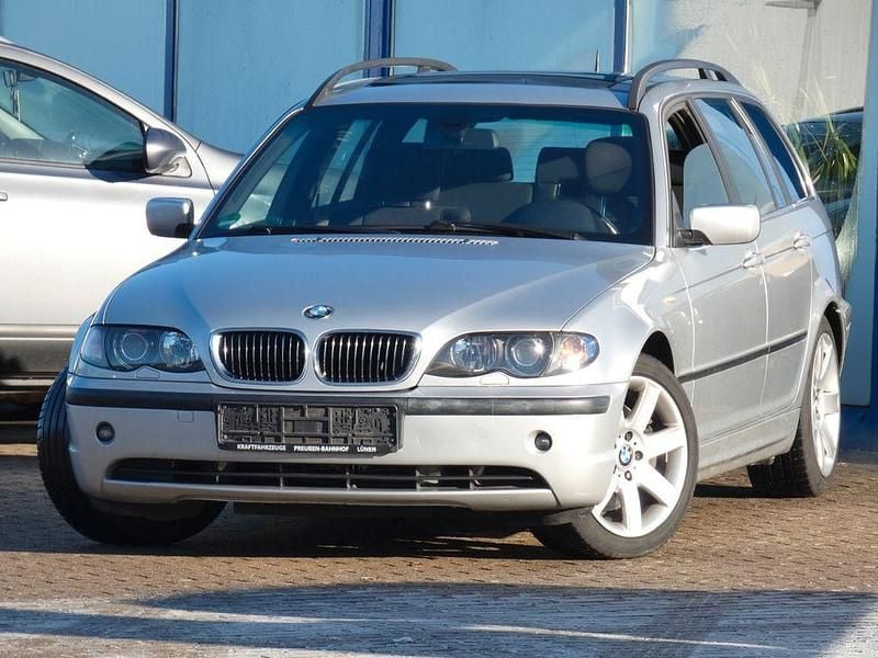 Silber Gebraucht 2002 BMW 330 Kombi | 2.990 € (Fairer Preis) - Bild 1/4