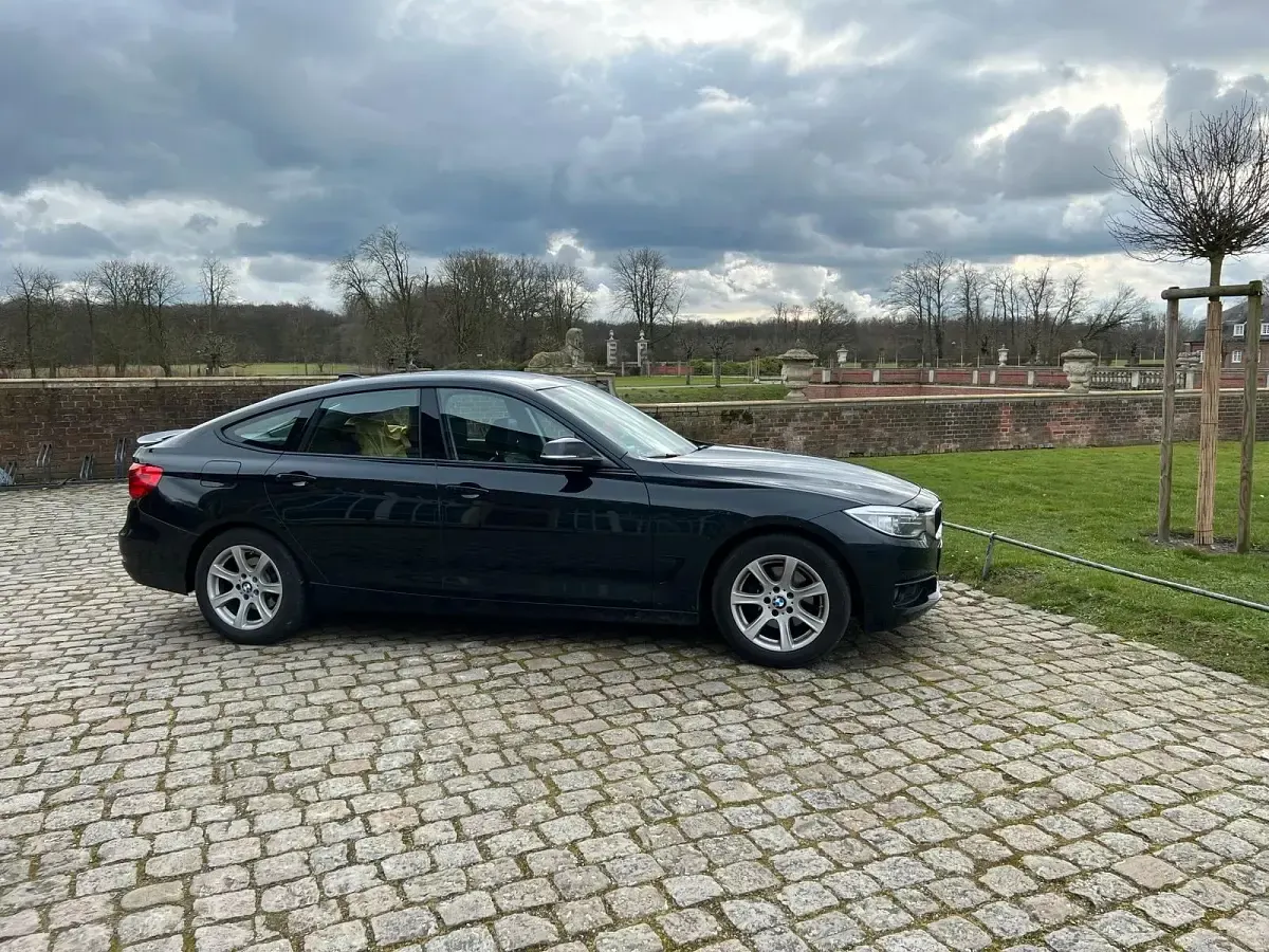 Gebraucht BMW 320 184 PS (135 kW) 2015 Schwarz Limousine