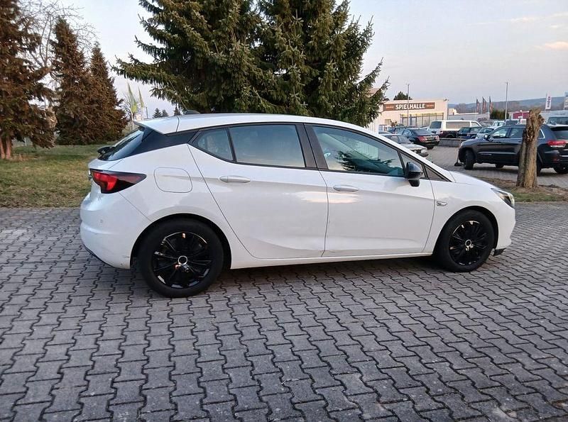 Gebraucht Opel Astra Edition 105 PS (77 kW) 2021 Weiß Limousine