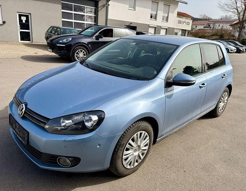 Gebraucht VW Golf VI Team 105 PS (77 kW) 2010 Blau Kleinwagen