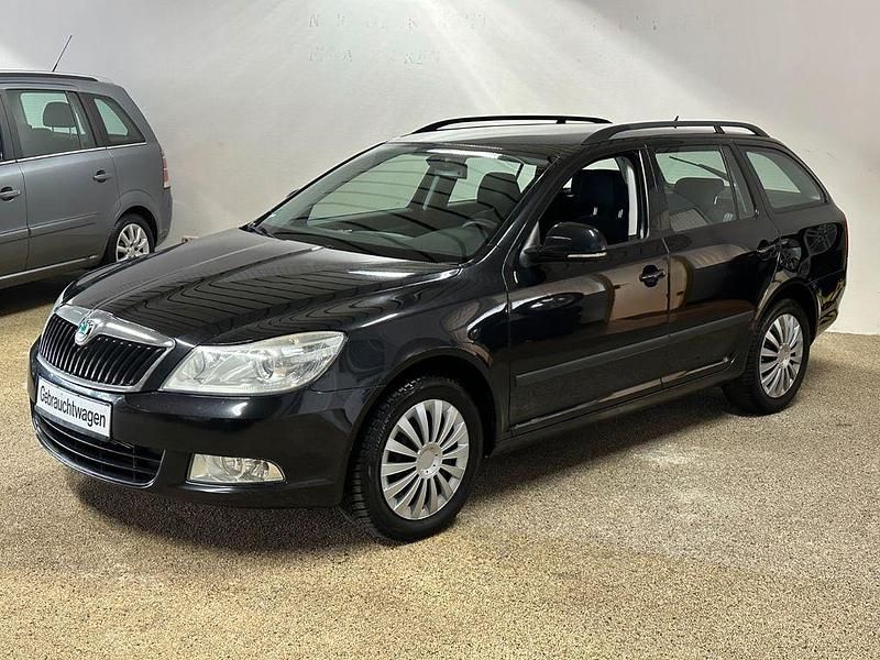 Schwarz Gebraucht 2012 Skoda Octavia Kombi | 3.750 € - Bild 1/4