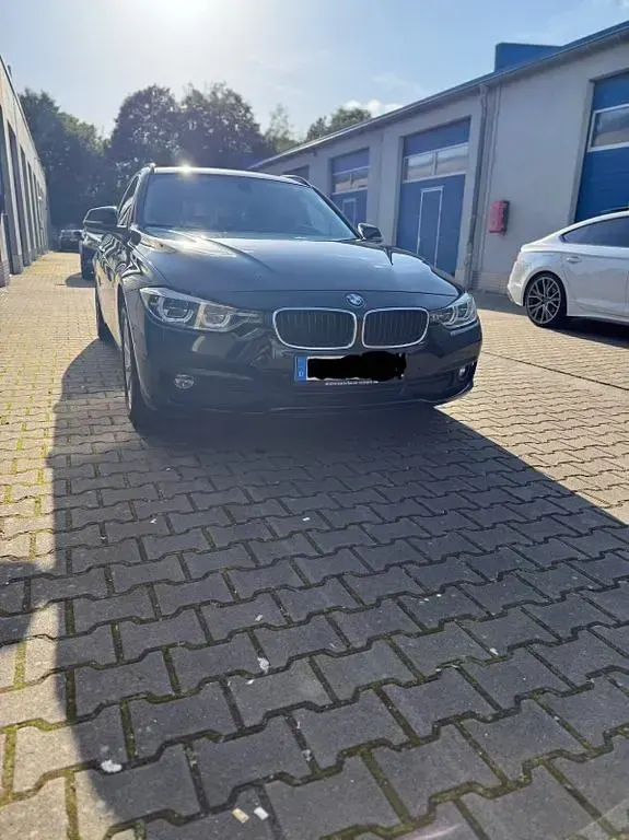 Używany BMW 320 Advantage 190 KM (139 kW) 2018 Czarny Kombi