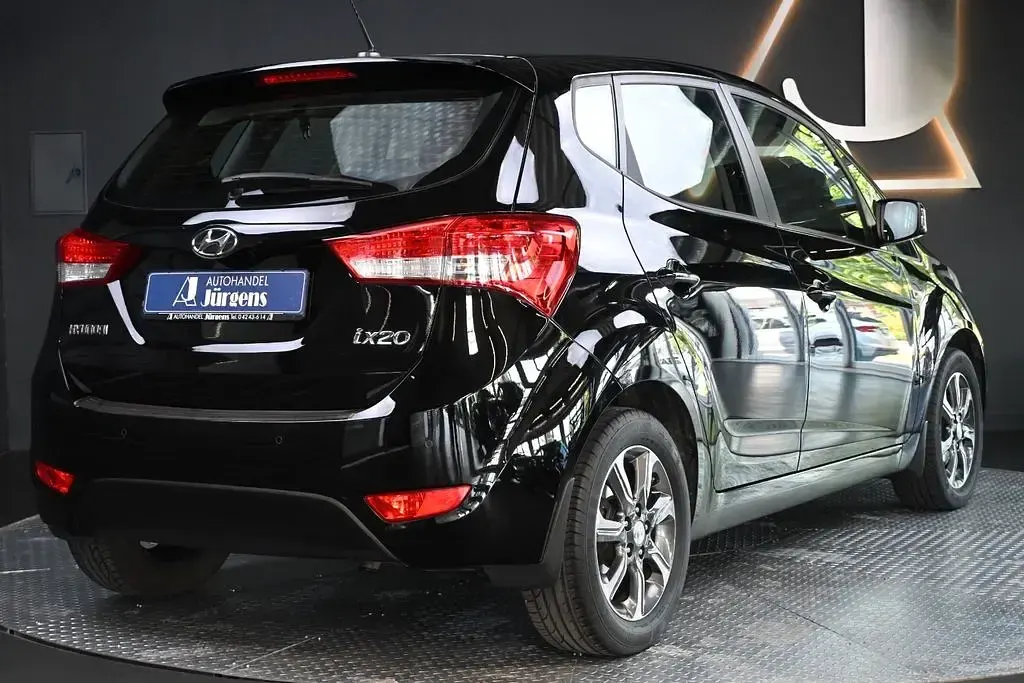 Gebraucht Hyundai i20 Space 125 PS (91 kW) 2019 Schwarz Kleinwagen