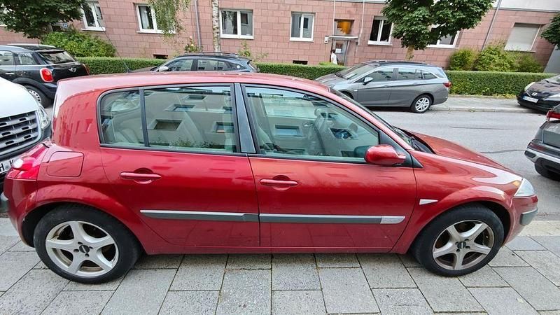 Rot Gebraucht 2006 Renault Mégane II Avantage Limousine | 1.000 € (Guter Preis) - Bild 1/4