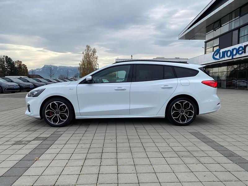 Gebraucht Ford Focus ST-Line 155 PS (114 kW) 2021 Frostweiß uni Kombi
