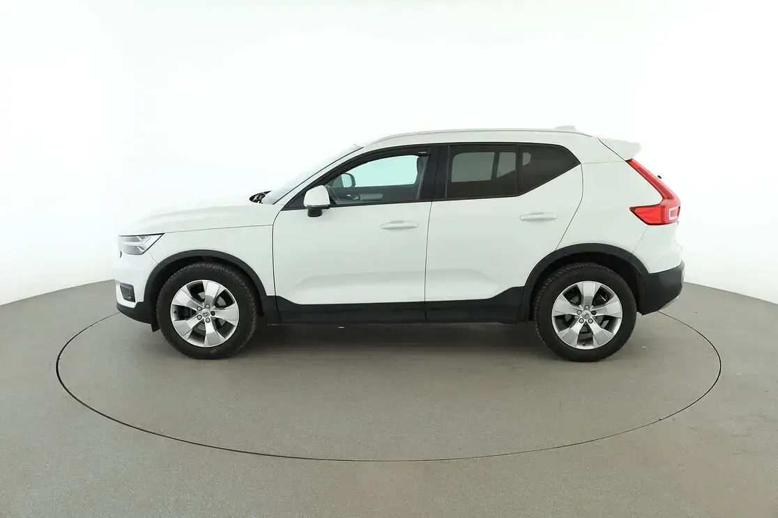 Gebraucht Volvo XC40 Momentum 163 PS (119 kW) 2019 Weiß SUV