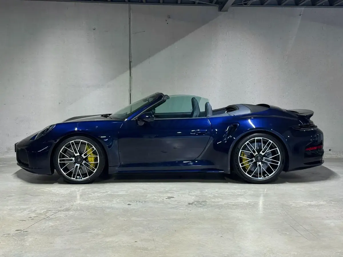 Neu Porsche 992 711 PS (522 kW) 2026 Tiefschwarzmetallic Cabrio