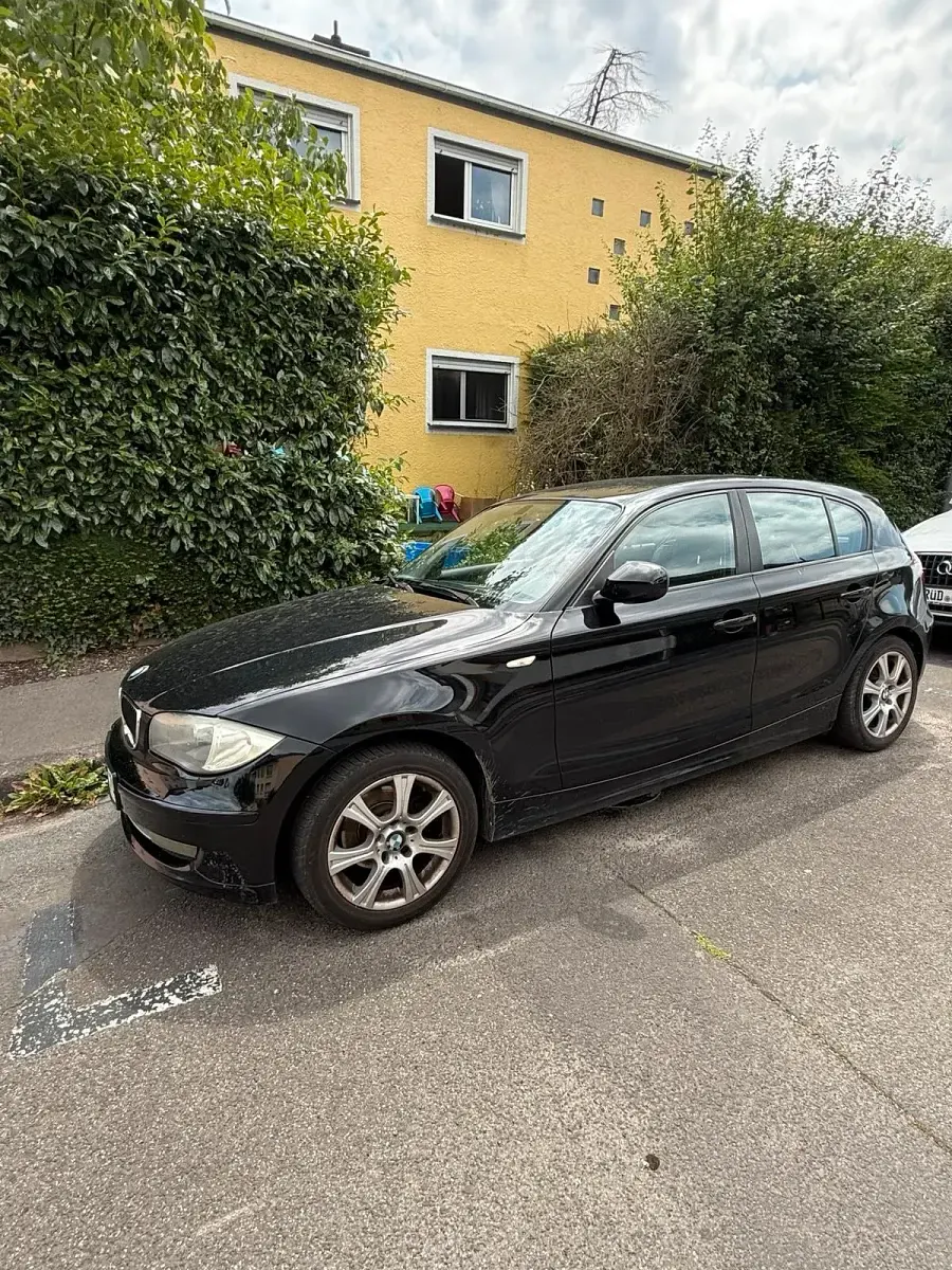 Gebraucht BMW 116 122 PS (89 kW) 2010 Schwarz Kleinwagen