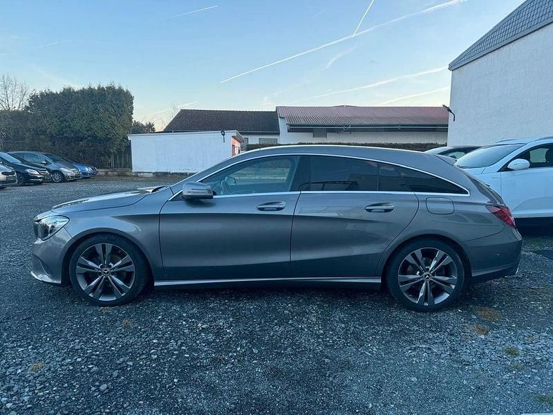 Gebraucht Mercedes CLA220 Shooting Brake Urban 177 PS (130 kW) 2017 Mountaingrau  met. Kombi