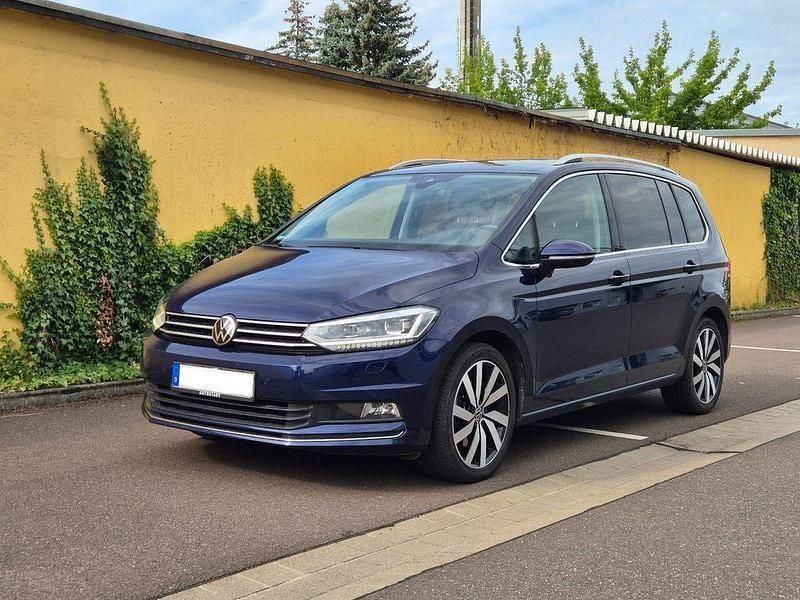 Blau Gebraucht 2020 VW Touran Highline Van / Kleinbus | 19.450 € (Superpreis) - Bild 1/4