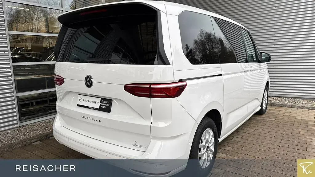 Second-hand VW Multivan 150 CP (110 kW) 2024 Alb Monovolum