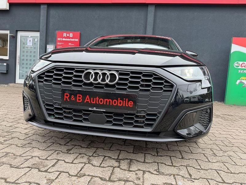 Gebraucht Audi A3 Sportback e-tron Basis 150 PS (110 kW) 2022 Schwarz Kleinwagen