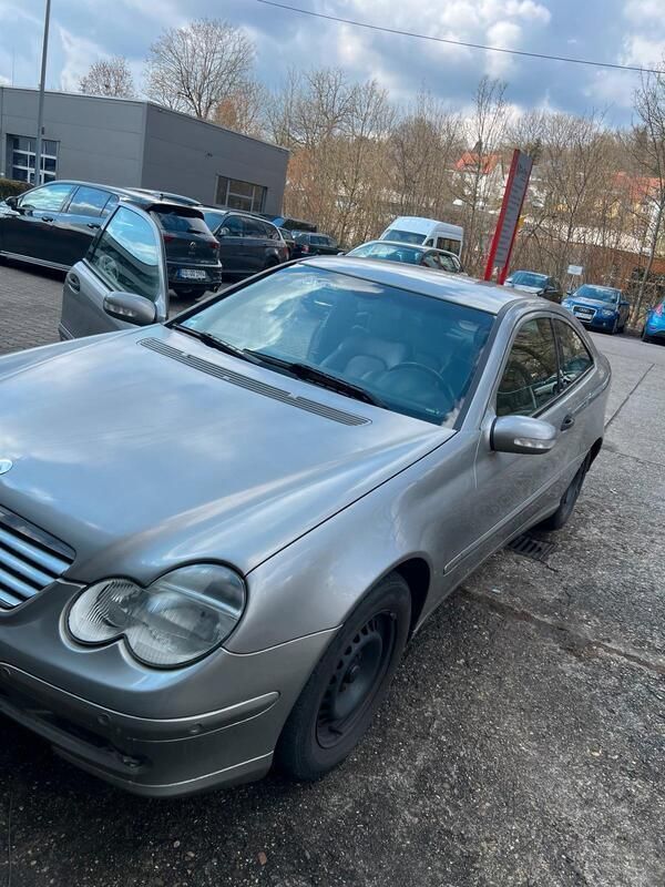 Grau Gebraucht 2004 Mercedes C180 Coupé | 1.500 € - Bild 1/4