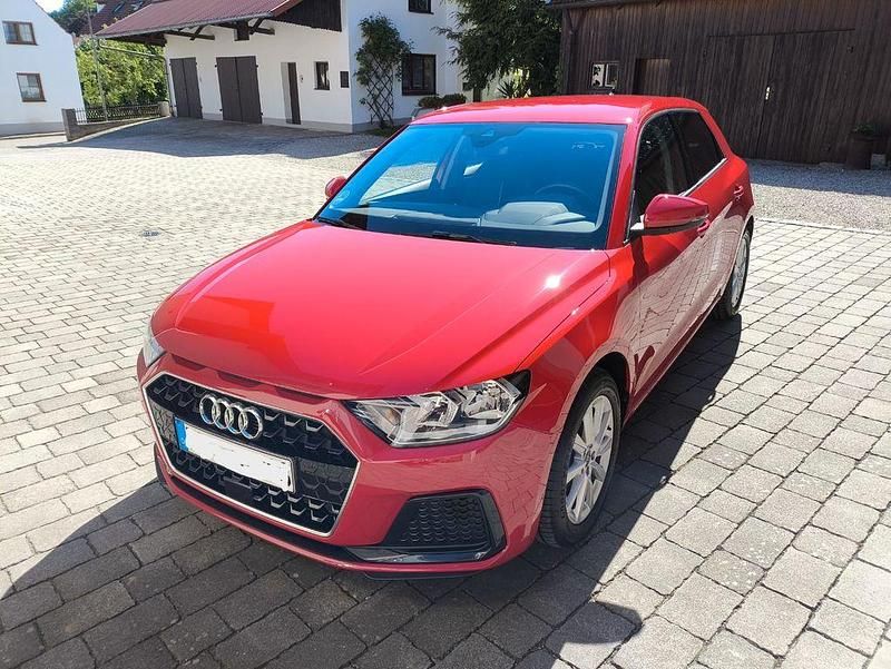 Rot Gebraucht 2024 Audi A1 Sportback Advanced Kleinwagen | 22.150 € (Guter Preis) - Bild 1/4