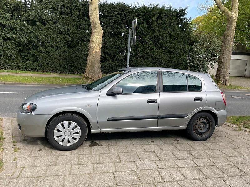 Gebraucht Nissan Almera 98 PS (72 kW) 2006 Silber Kleinwagen