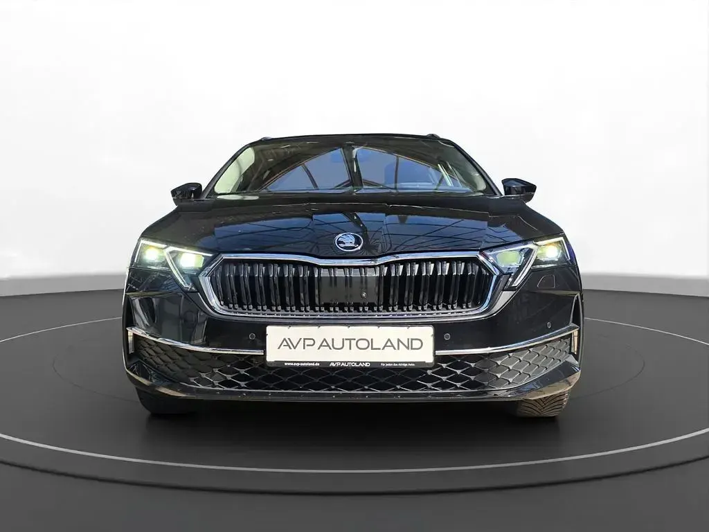 Gebraucht Skoda Octavia Tour 150 PS (110 kW) 2025 Blackmagic perleffekt Kombi