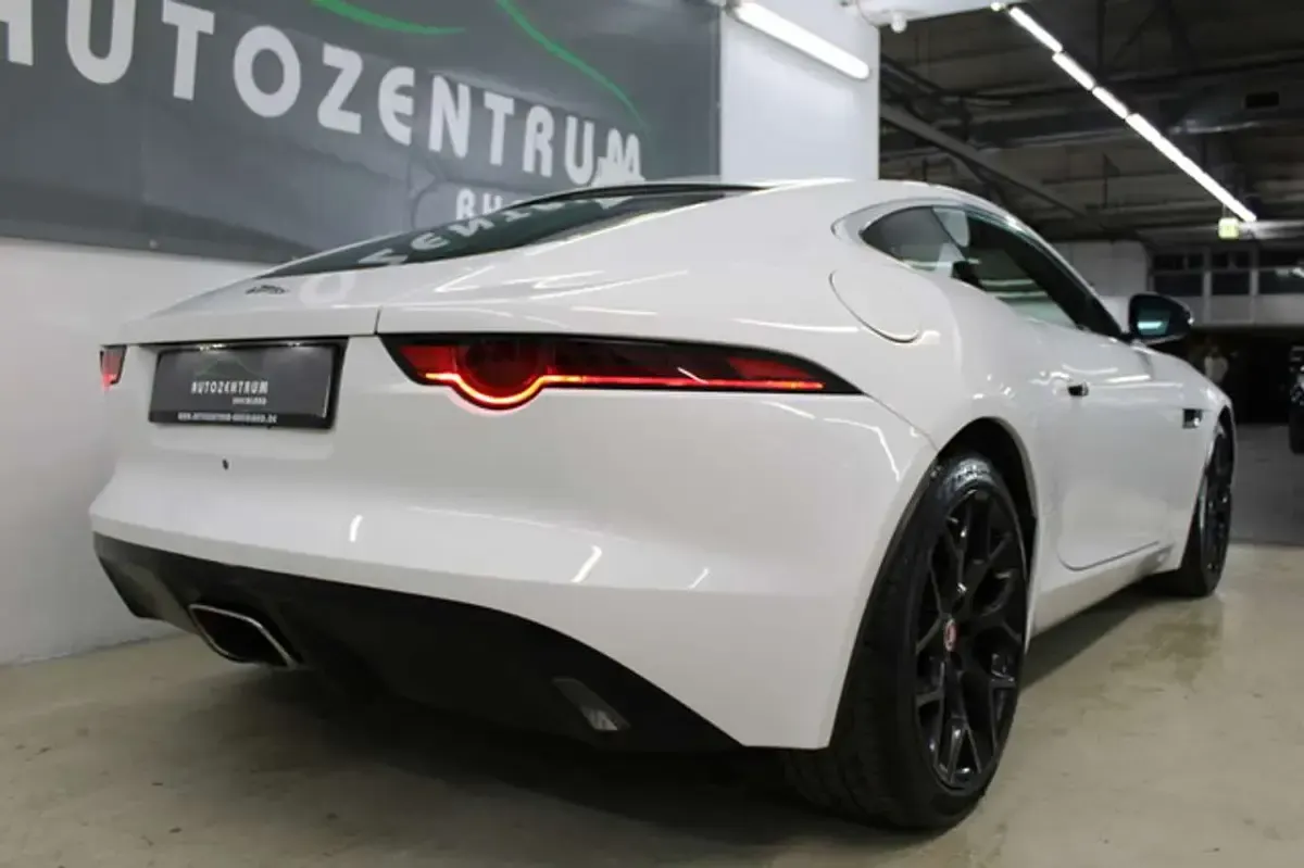 Gebraucht Jaguar F-Type 300 PS (220 kW) 2018 Weiß Coupé
