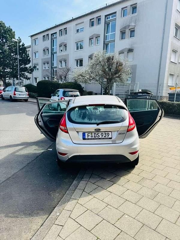Gebraucht Ford Fiesta Ambiente 60 PS (44 kW) 2010 Kleinwagen