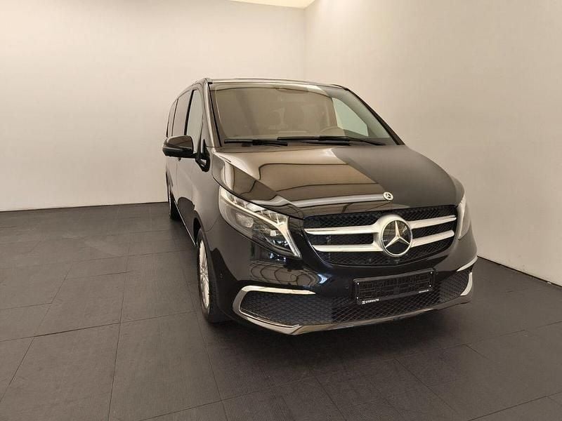Gebraucht Mercedes V300 237 PS (174 kW) 2023 Obsidianschwarz metallic Van / Kleinbus