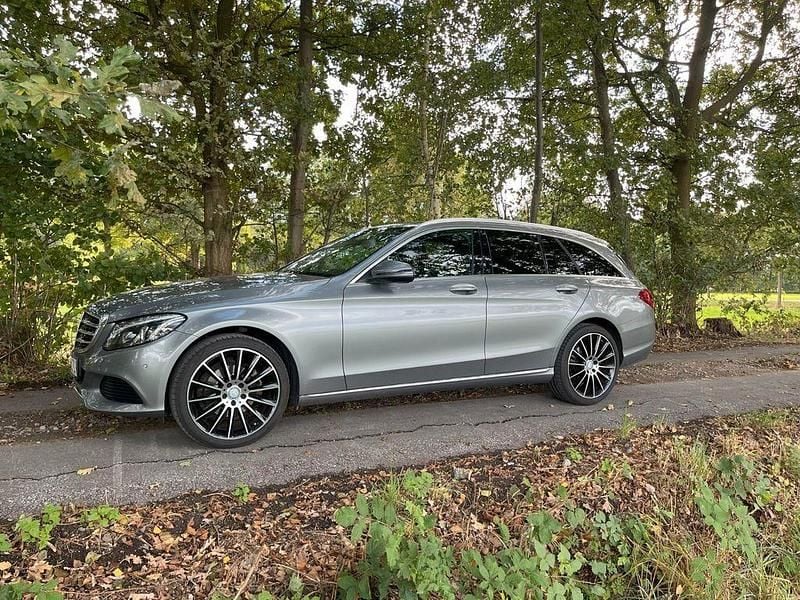 Grau Gebraucht 2015 Mercedes C220 Exclusive Limousine | 14.995 € (Superpreis) - Bild 1/4