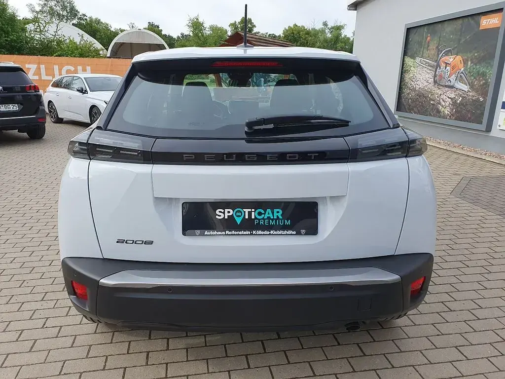 Neu Peugeot 2008 Style 101 PS (74 kW) 2025 Weiß SUV